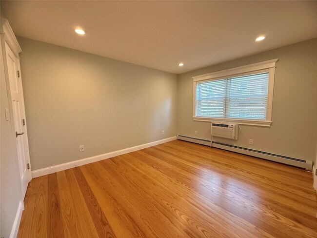 Building Photo - 250 Beechwood Ave