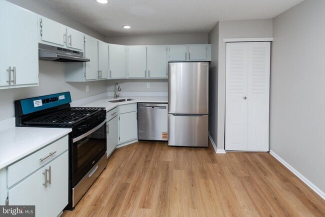 Building Photo - 69 Fisher Dr