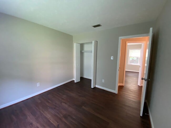 Building Photo - Updated 3 Bedroom 2 Bathroom Home in N. Ch...