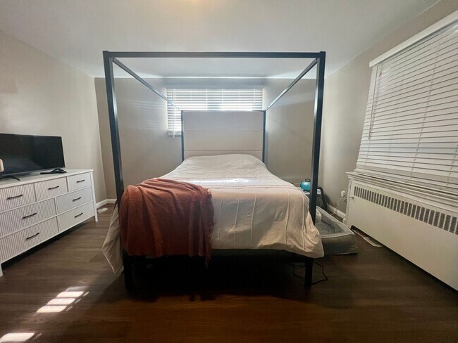 Building Photo - Stunning 3-Bed Twin Home in Lansdowne! Available May 1st!