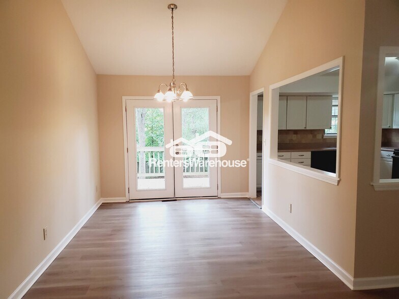 Building Photo - 2531 Country Lake Cir
