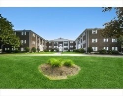 Building Photo - 132 Parker St