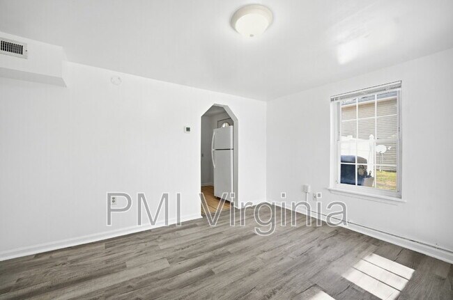 Building Photo - 1482 Old Virginia Beach Rd