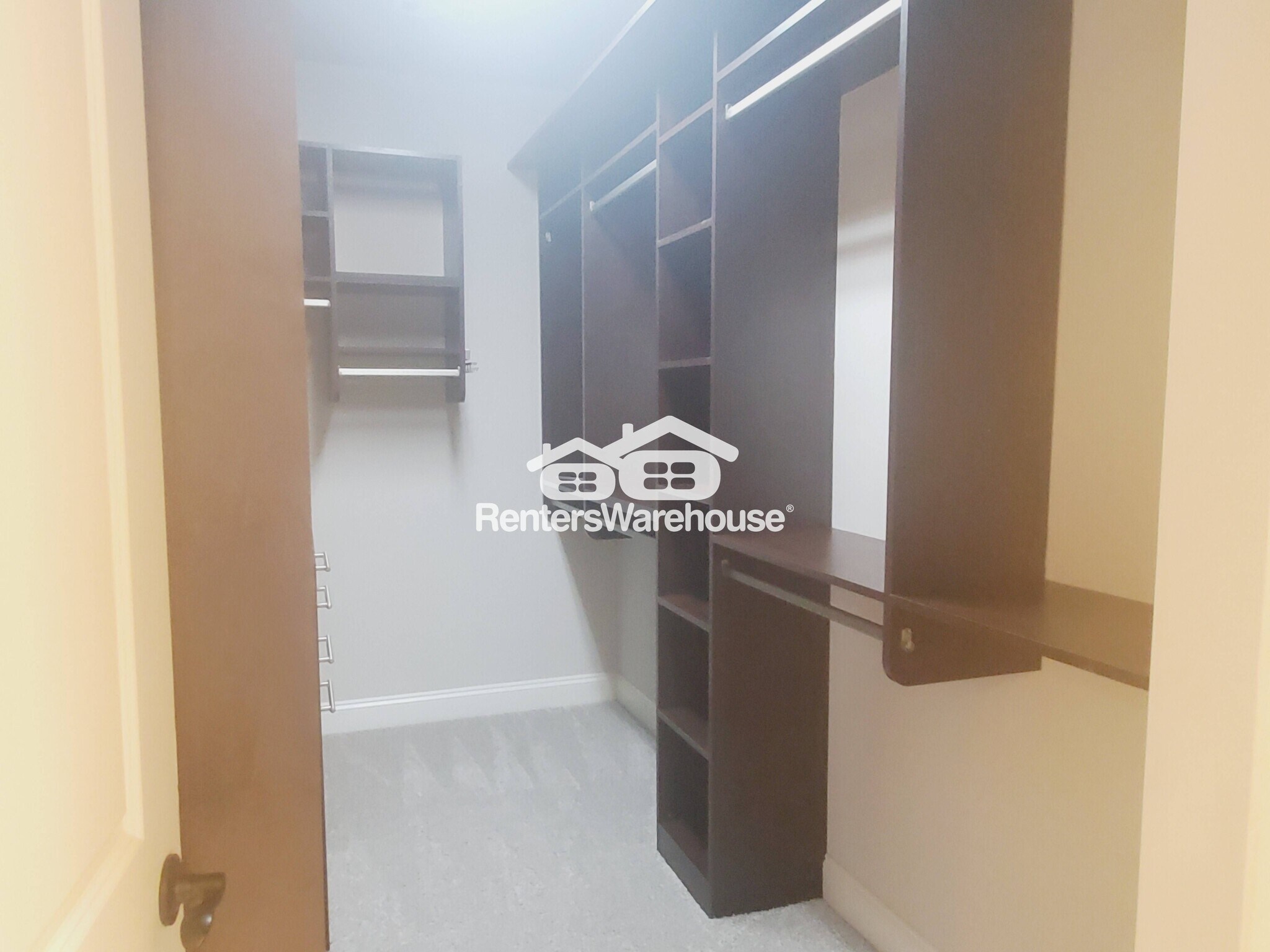 Building Photo - 922 Canterbury Ln NE