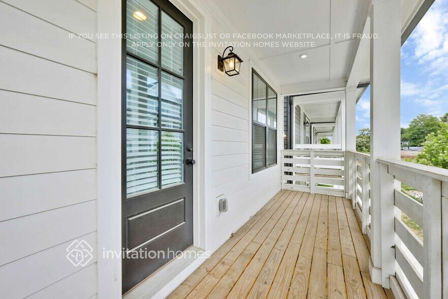 Building Photo - 647 Vernon Ave