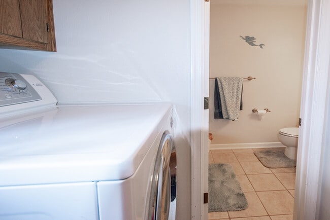 Building Photo - GORGEOUS 5 BEDROOM HOME LOCATED IN SALEM W...