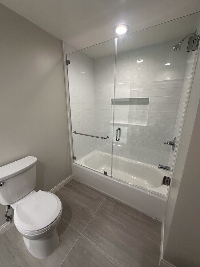 Building Photo - 10929 Landale St