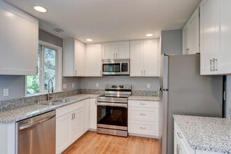 Building Photo - 4 Bedrooms & 2 Bathroom House