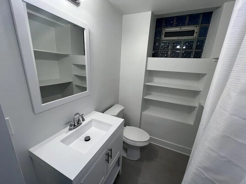 Building Photo - 1227 W Ohio St