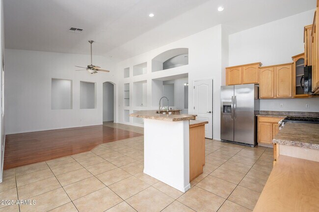 Building Photo - 3816 S Nantucket Dr