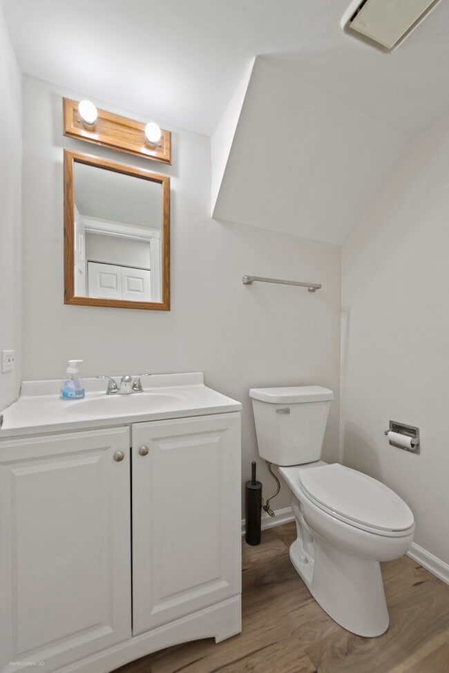 Building Photo - 231 Ivy Ct