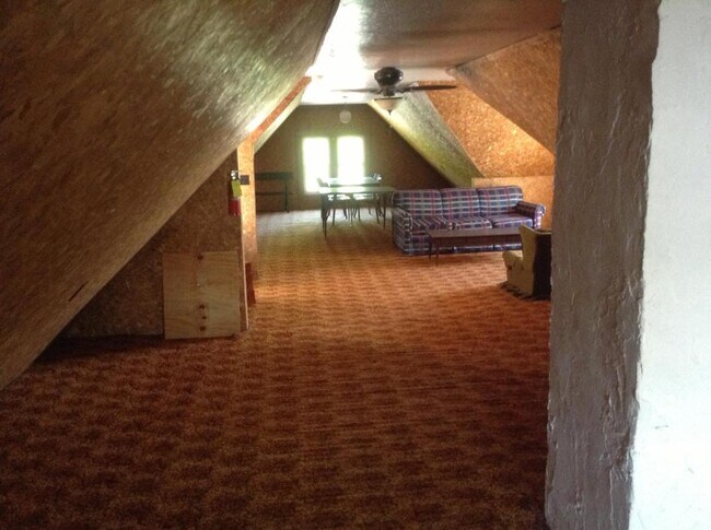 Building Photo - 906 Vine St