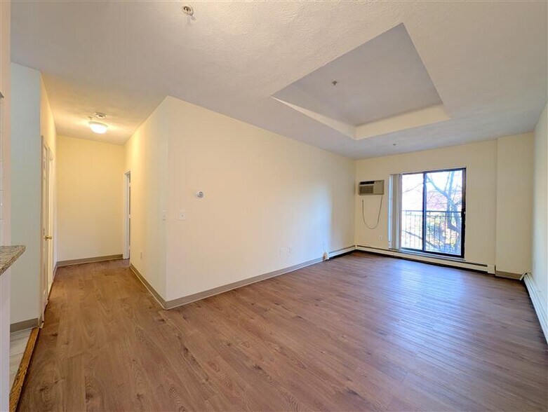 Building Photo - 373 Highland Ave