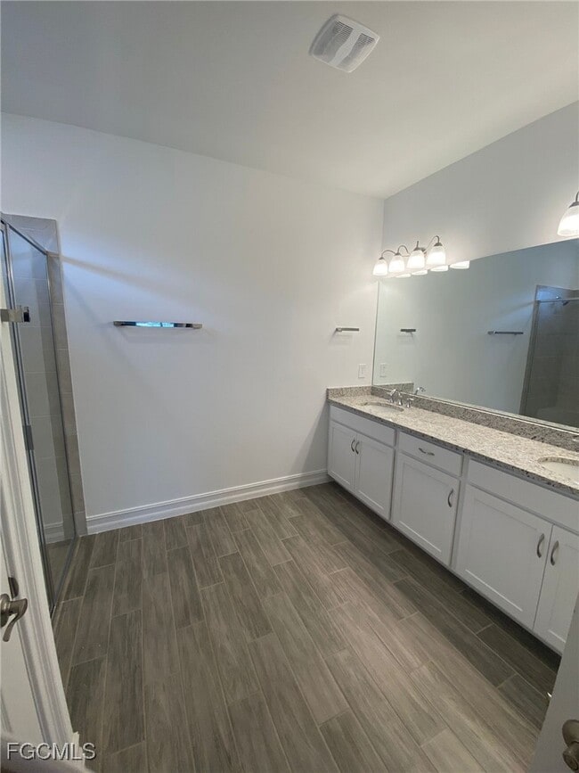 Building Photo - 2974 Royal Gardens Ave