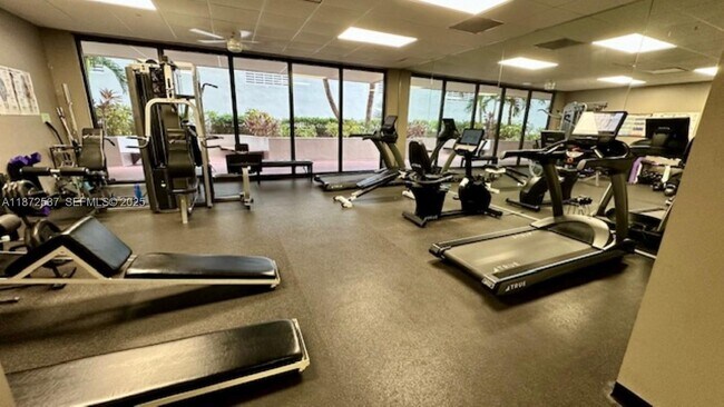 Building Photo - 1623 Collins Ave