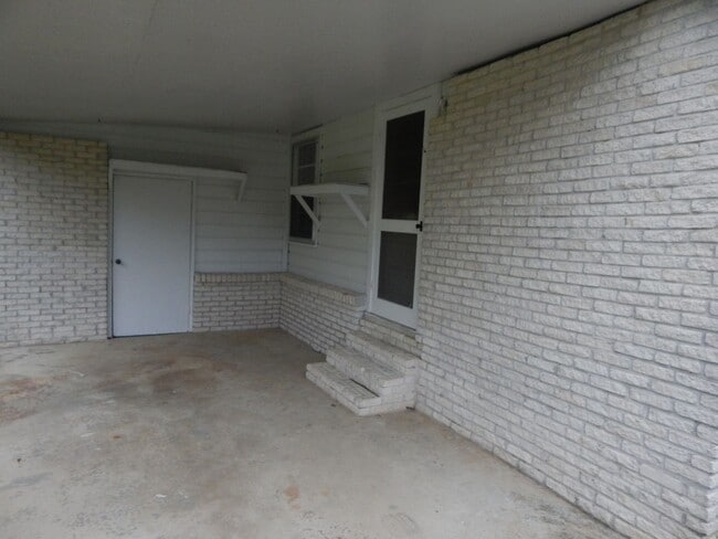 Building Photo - Cute home in Lakeland