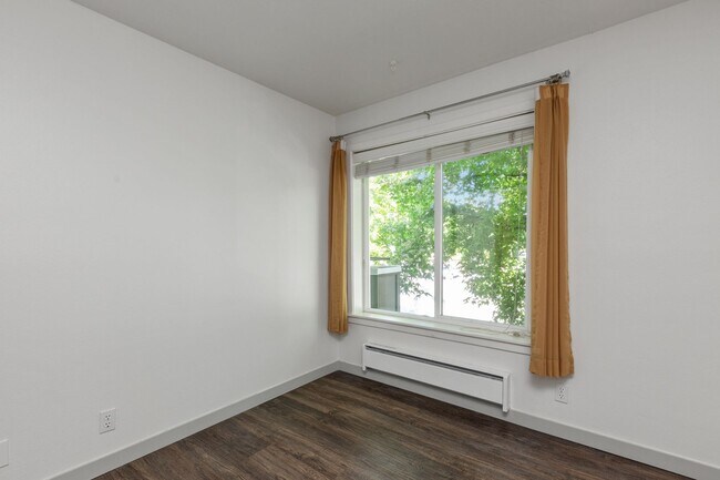 Building Photo - 115 W Galer St