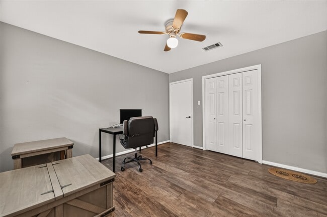 Building Photo - 23011 Fox Hunt Dr