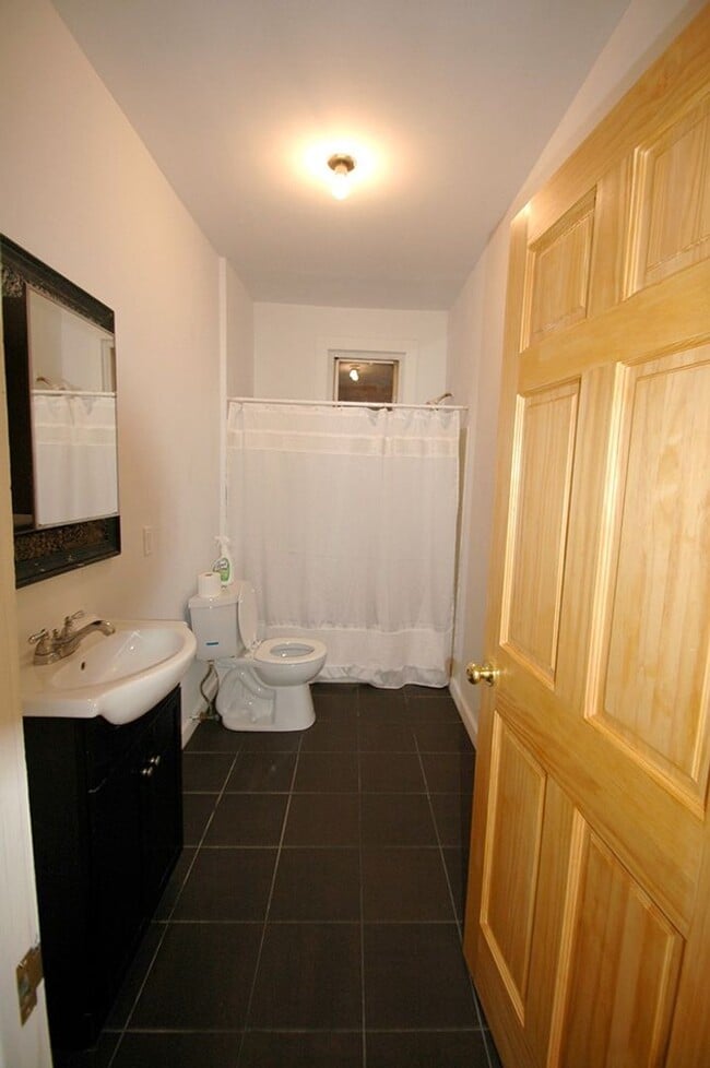 Building Photo - Remodeled 2BR in Victorian | Oversized Living & Dining | Walk to Yale | Massive Walk-In Closet