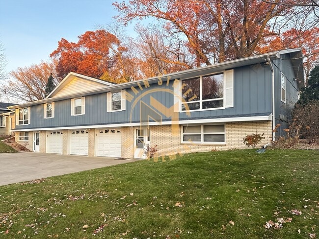 Primary Photo - 1433 Baumgart Rd