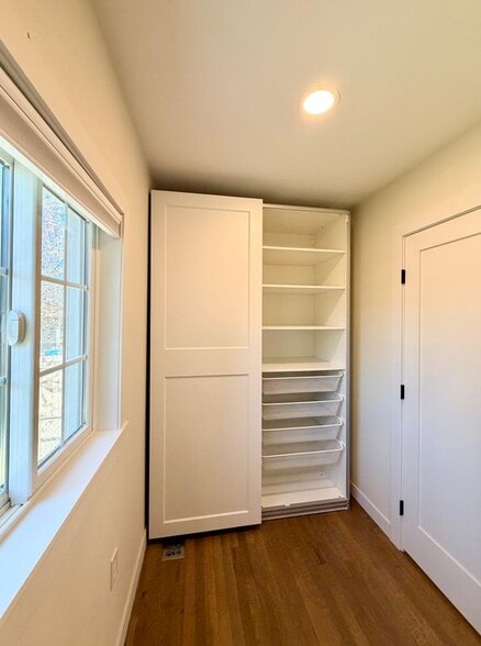 Building Photo - 557 S University Blvd