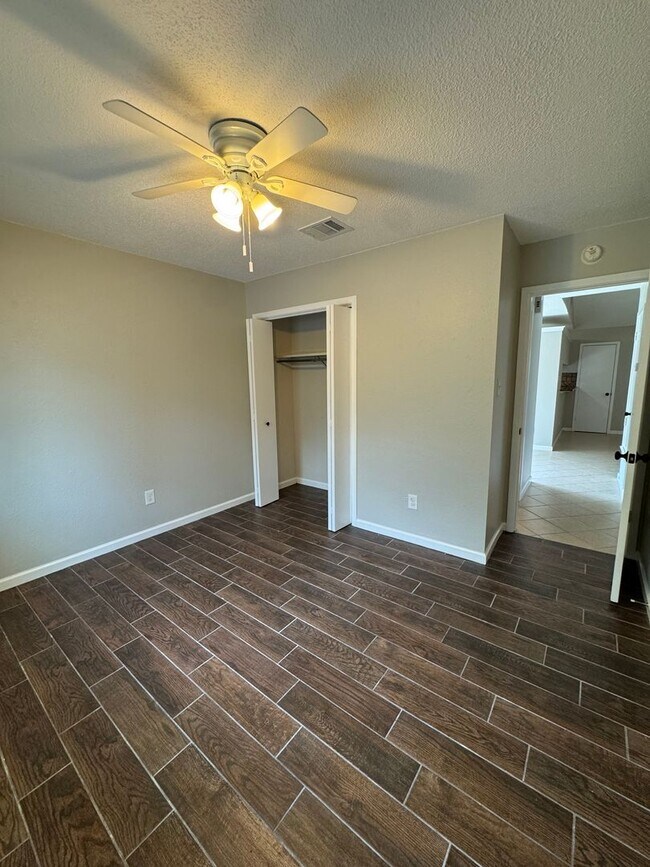 Building Photo - 215 Greenlawn Blvd