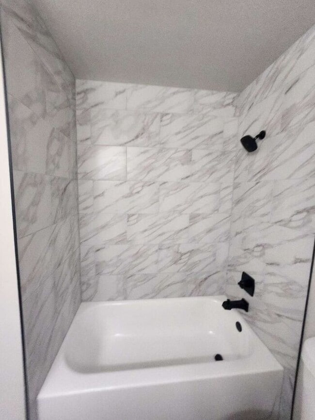 Building Photo - Remodeled 2-Bedroom Townhome!