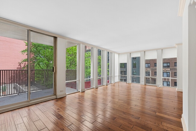 Building Photo - 200 E Delaware Pl