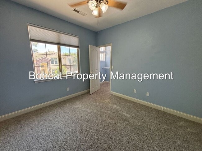 Building Photo - 1240 Flintwood Dr