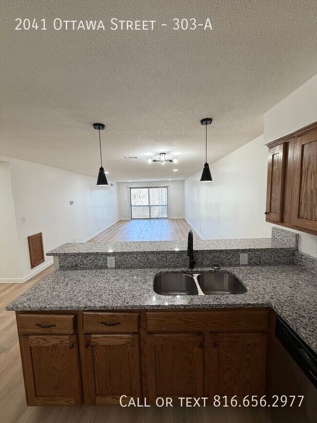 Building Photo - 2041 Ottawa St