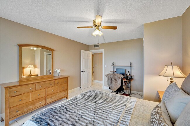 Building Photo - 1600 S Ocean Dr