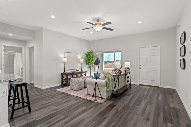 Building Photo - 3229 Dolphin Dr