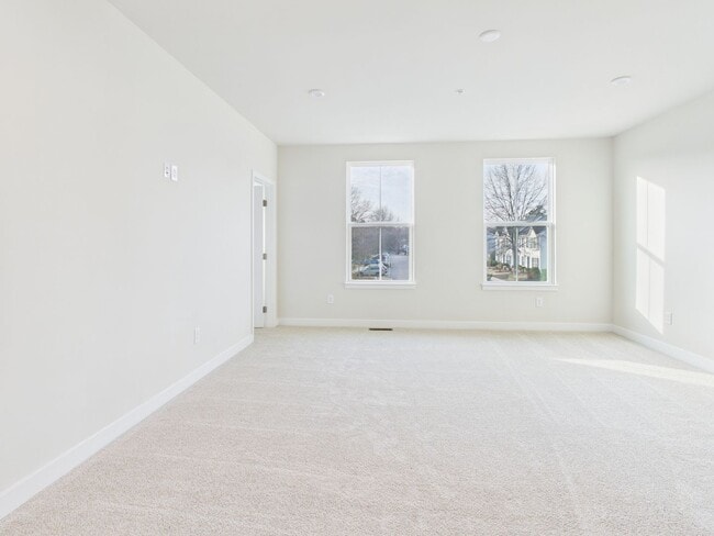 Building Photo - 8029 Lake Laurel Ln