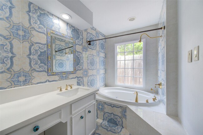 Building Photo - 14214 Woodnook Dr