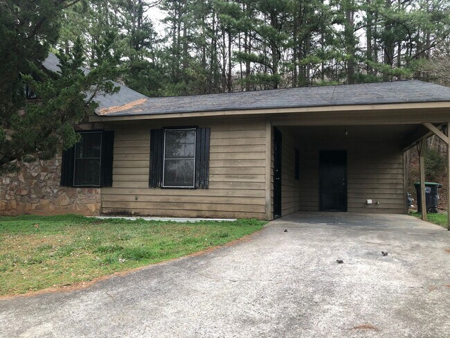 Building Photo - 515 Chateau Dr SE