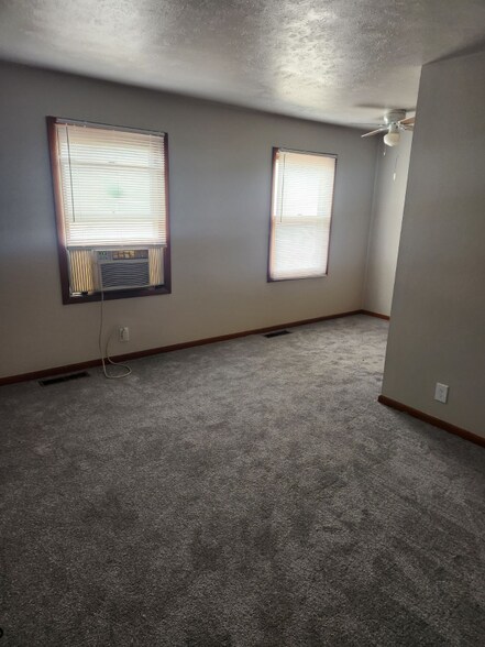 Building Photo - 337 Pershing Ave NE