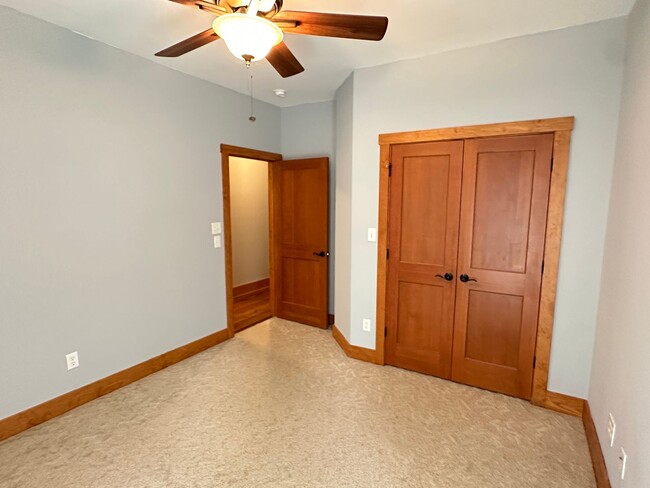 Building Photo - Charming 2 Bed, 2 Bath Custom Ranch on 5 P...