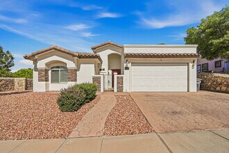 Building Photo - Corner 3 bedroom 3 bath home in Northwest El Paso