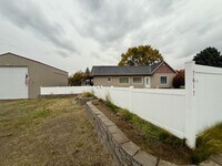 Building Photo - Updated 3 Bed 2 Bath Spokane Valley Home +...