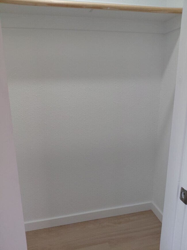 Building Photo - 3/2/2 Newly remodeled home with new appliances, flooring and much more!