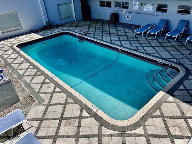 Building Photo - 2200 S Ocean Dr