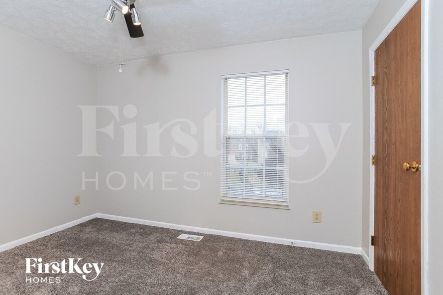 Building Photo - 5707 Villas Creek Dr