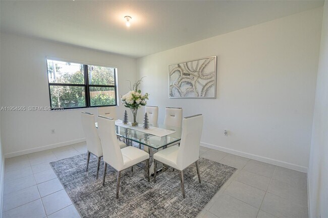 Building Photo - 139 NE 27th Terrace