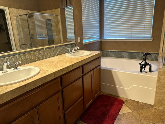 Building Photo - 2691 Hutchings Dr