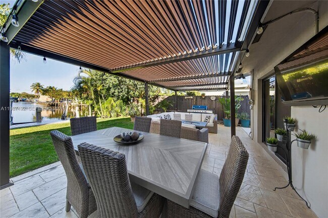 Building Photo - 371 SE 3rd St