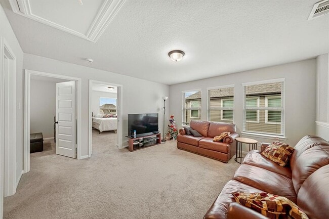 Building Photo - 5621 Hyde Park Dr