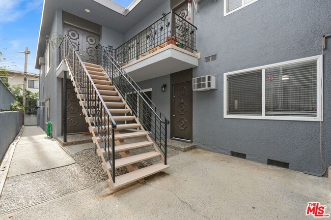 Building Photo - 1939 Selby Ave