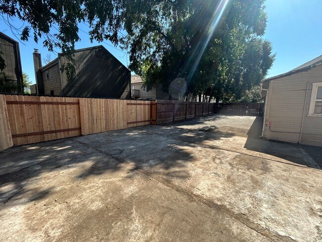 Building Photo - 3 bedroom 2 bath with bonus storage room next to Chico State with Large fenced backyard (Please r...
