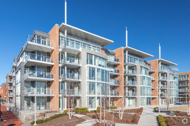 Building Photo - Robinson Landing