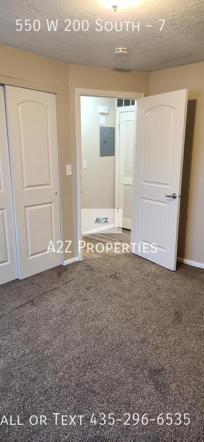 Building Photo - 550 W 200 S